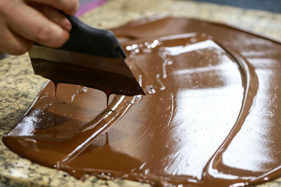Почему шоколад после темперирования тает в руках: научное объяснение