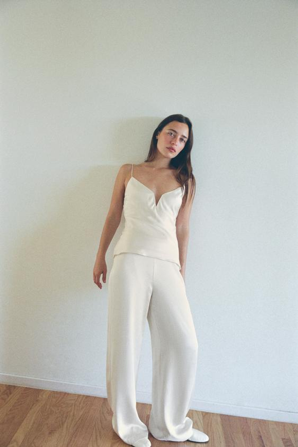 ZARA АТЛАСНЫЕ БРЮКИ ИЗ 100% ВИСКОЗЫ, ЭКРЮ