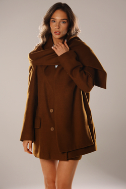 Пальто-пиджак с юбкой в карамельном цвете