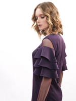 Платье с воланами на рукавах