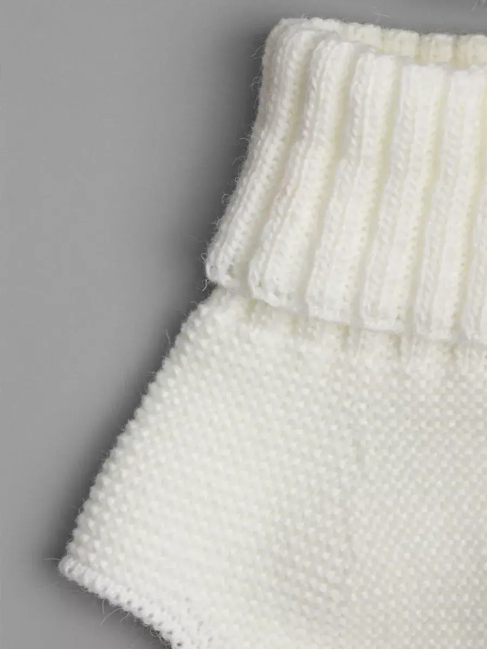 Чепчик и снуд детский на осень белый