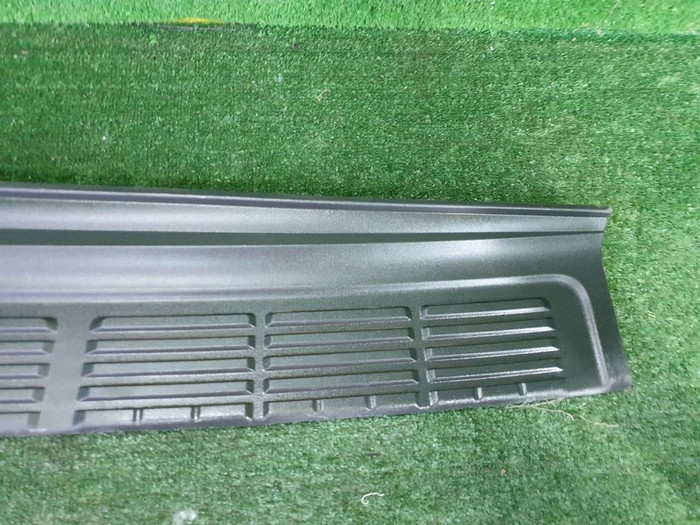 Накладка заднего бампера Toyota Land Cruiser 200 (2007-2021)