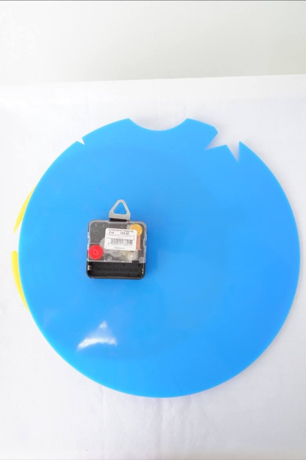 Часы настенные двухцветные, новые