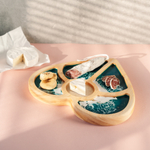 Деревянная менажница из кедра с эпоксидной смолой "Сердце"