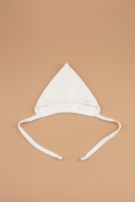 Шапка вязаная с завязками Classic Biniboo молочный