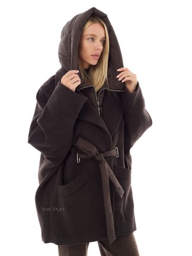 Шоколадное пальто-летучая мышь со съемной манишкой и поясом