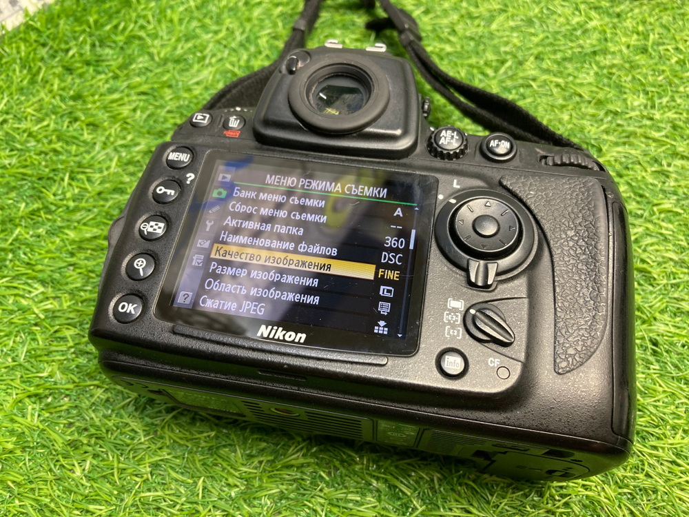 Nikon D700 (303.000 кадров)