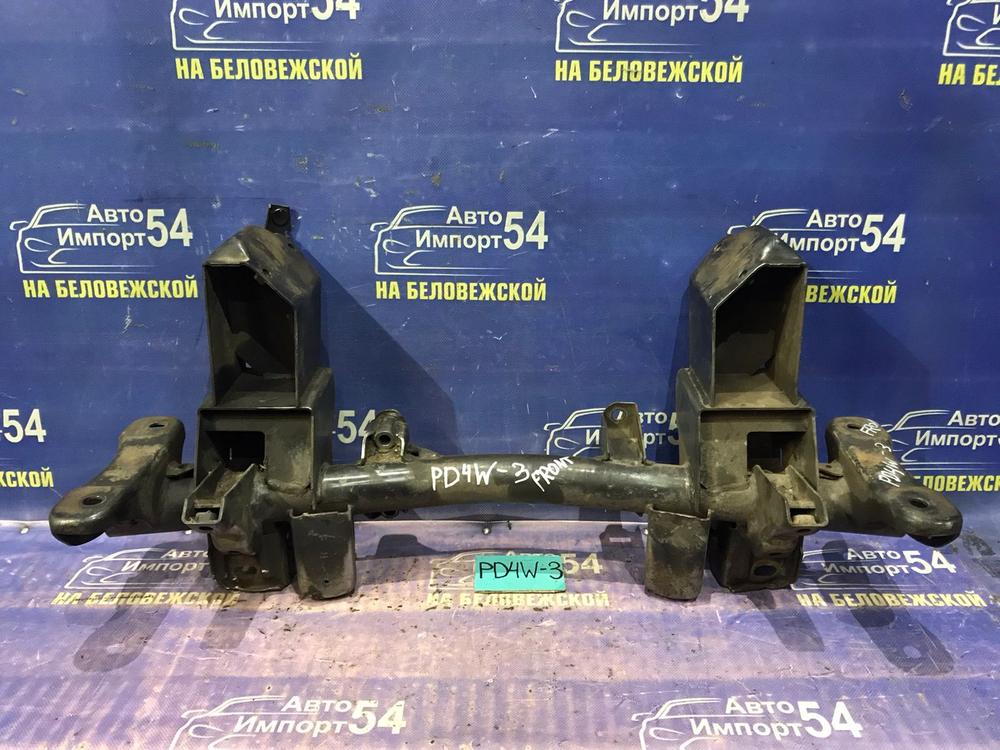 Балка передняя поперечная MITSUBISHI DELICA 1994-1997