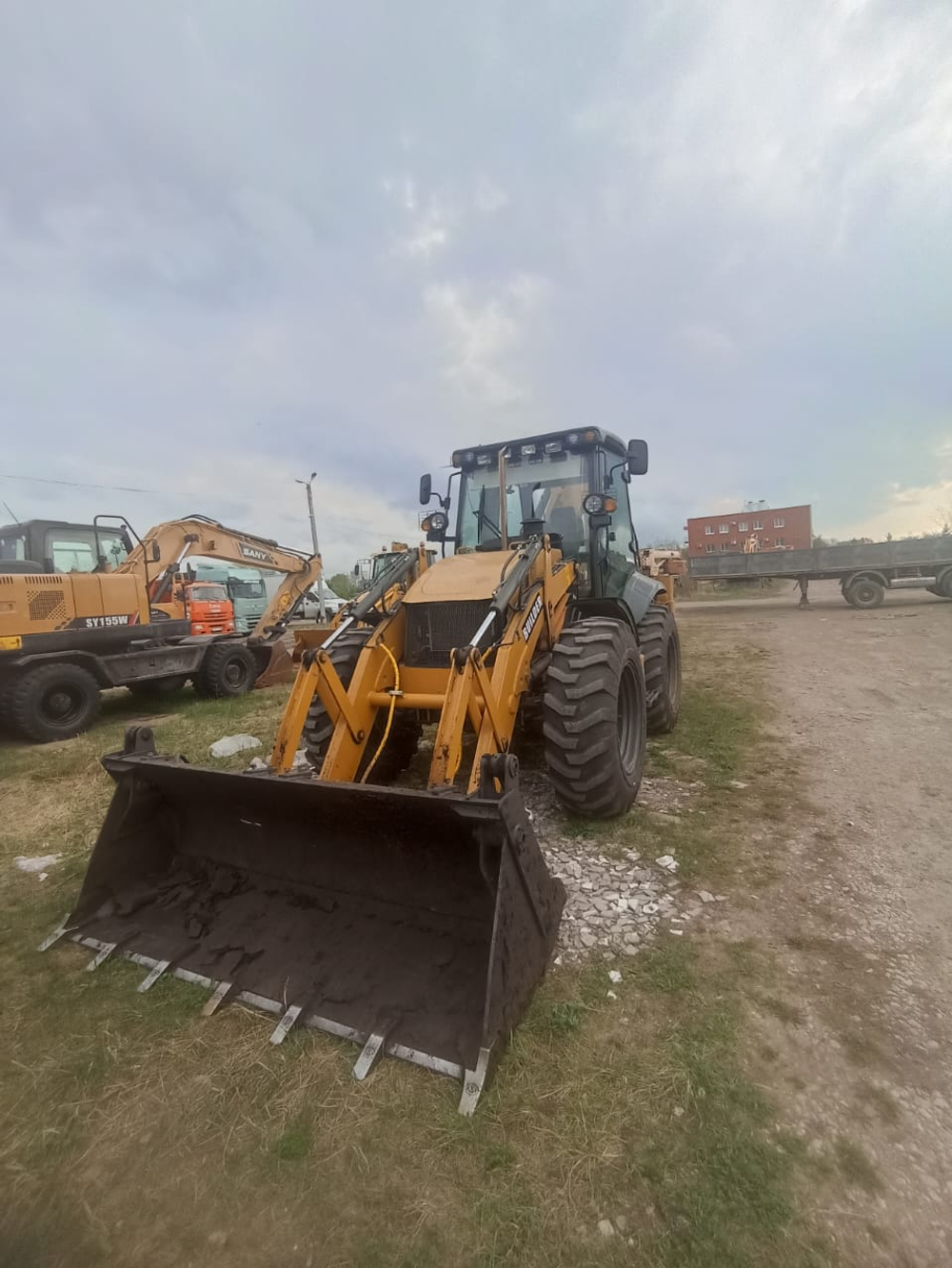 BUILDER BL* Экскаватор-погрузчик BL488 (Дизельный, 4,8 л, 102 л.с., АТ)