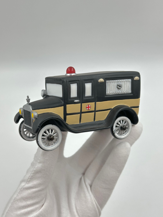 Фигурка Автомобиль скорой помощи Department 56