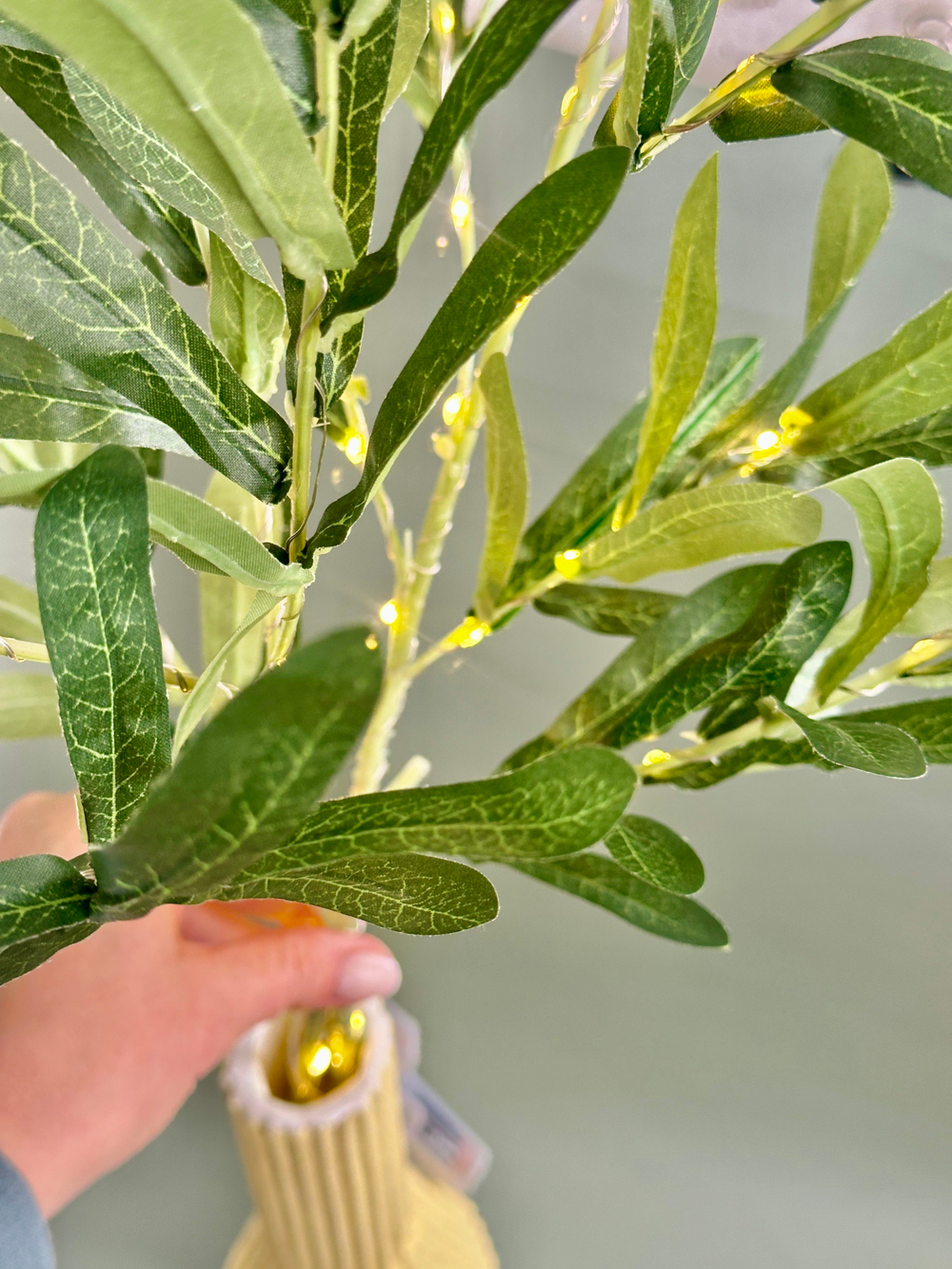 Ветка Оливы искусственная с лампочками для декора интерьера