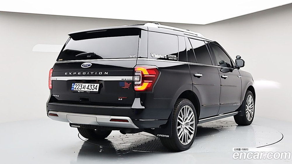 Ford Expedition Platinum 4WD (12.2022)