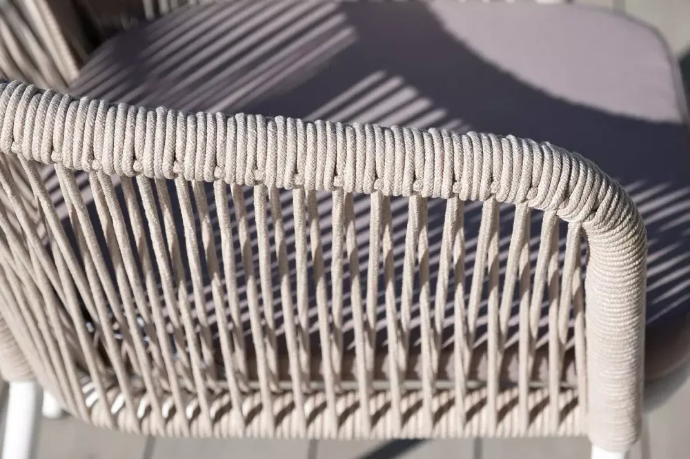 "Марсель" стул плетеный из роупа, каркас алюминий белый муар, роуп бежевый круглый, ткань бежевая 035