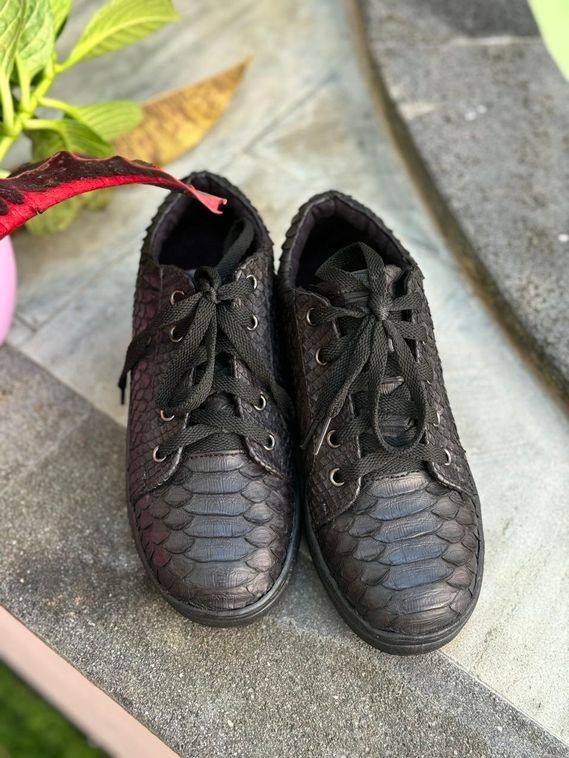 Женские кроссовки из питона SH-197