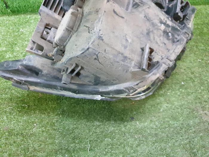 Битая Фара левая Genesis G70 (2017-2021) LED