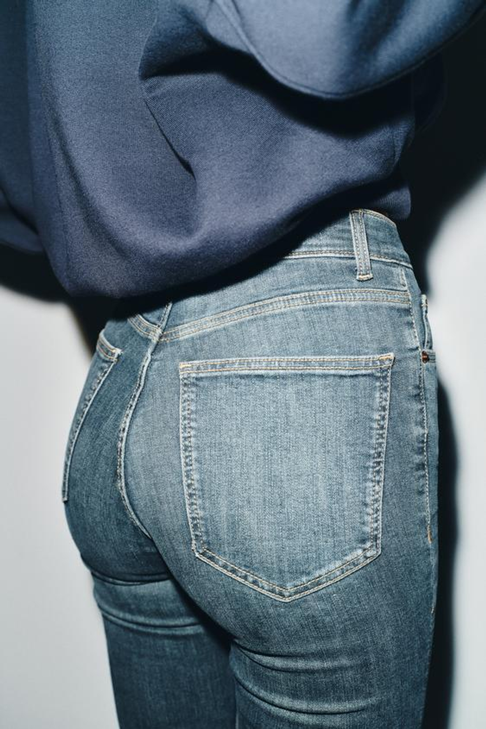 ZARA ДЖИНСЫ TRF SKINNY С ВЫСОКОЙ ПОСАДКОЙ, СЕРО-СИНИЙ