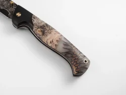 Складной нож "Амур", ламинированная сталь, рукоять черный граб/стабилизированная карельская береза/белый акрил