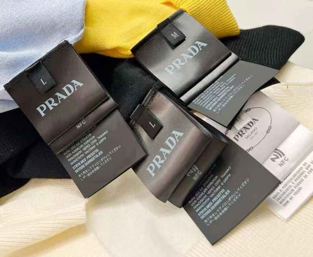Футболка Prada