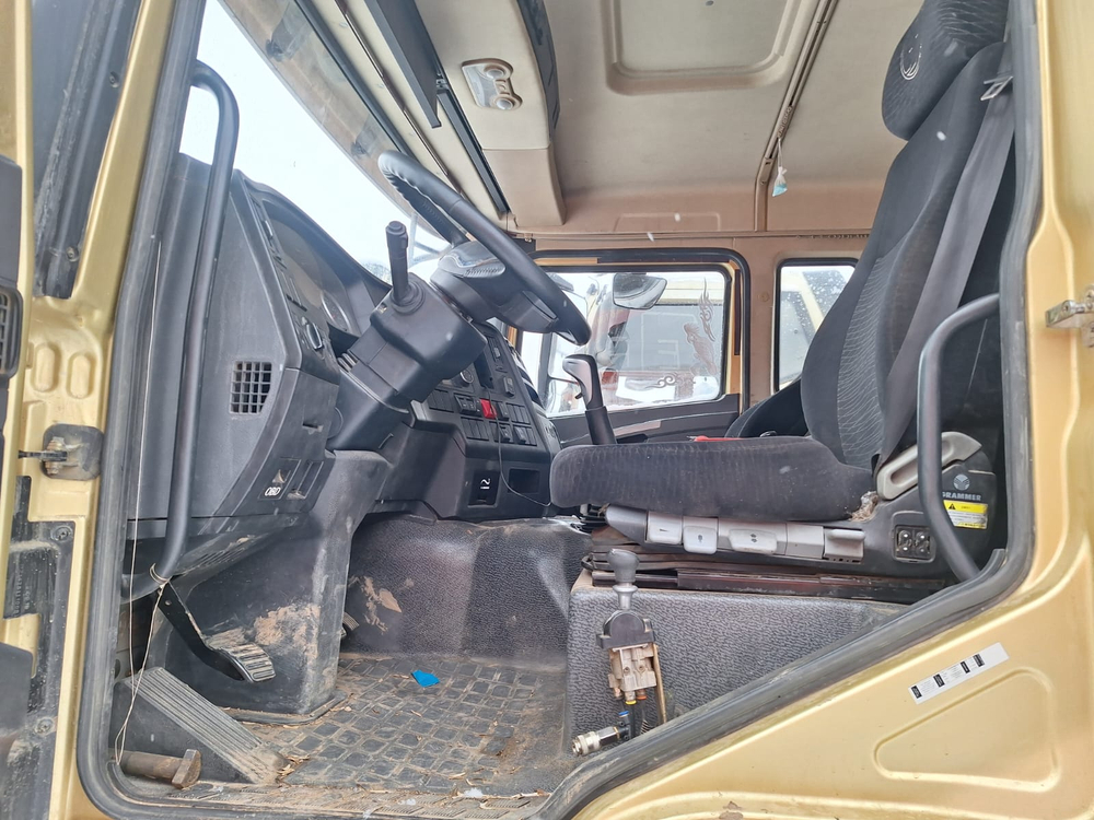 Shacman (Shaanxi) SX* 6x4 Седельный тягач SX42584V324 (Дизельный, 11,6 л, 423 л.с., МТ)