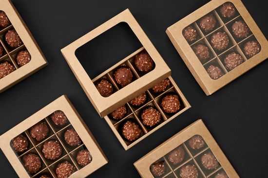 Упаковка с окном для 9 шоколадных конфет