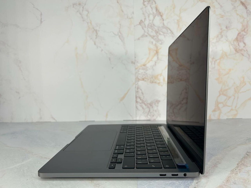 Ноутбук Apple Macbook PRO 13 A2251. Конфигурация: I5-1038NG7/16GB/512GB/Intel iris plus/MacOS Catalina/WQXGR