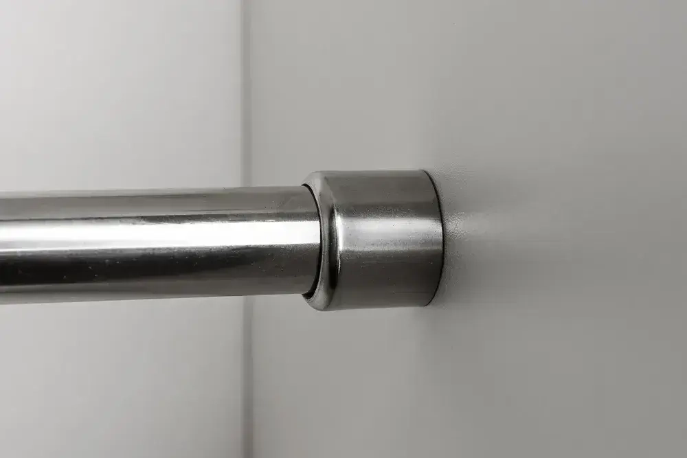 Штанга для шкафа, одежды 47-83 см раздвижная телескопическая