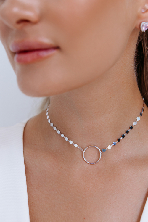 Колье с круглыми пластинами в серебре