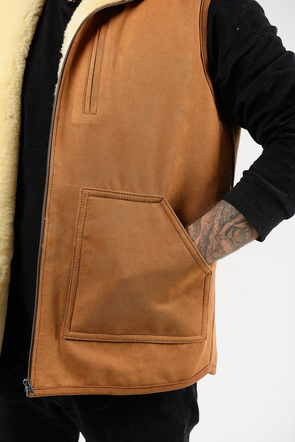 Мужской жилет из согревающей овчины