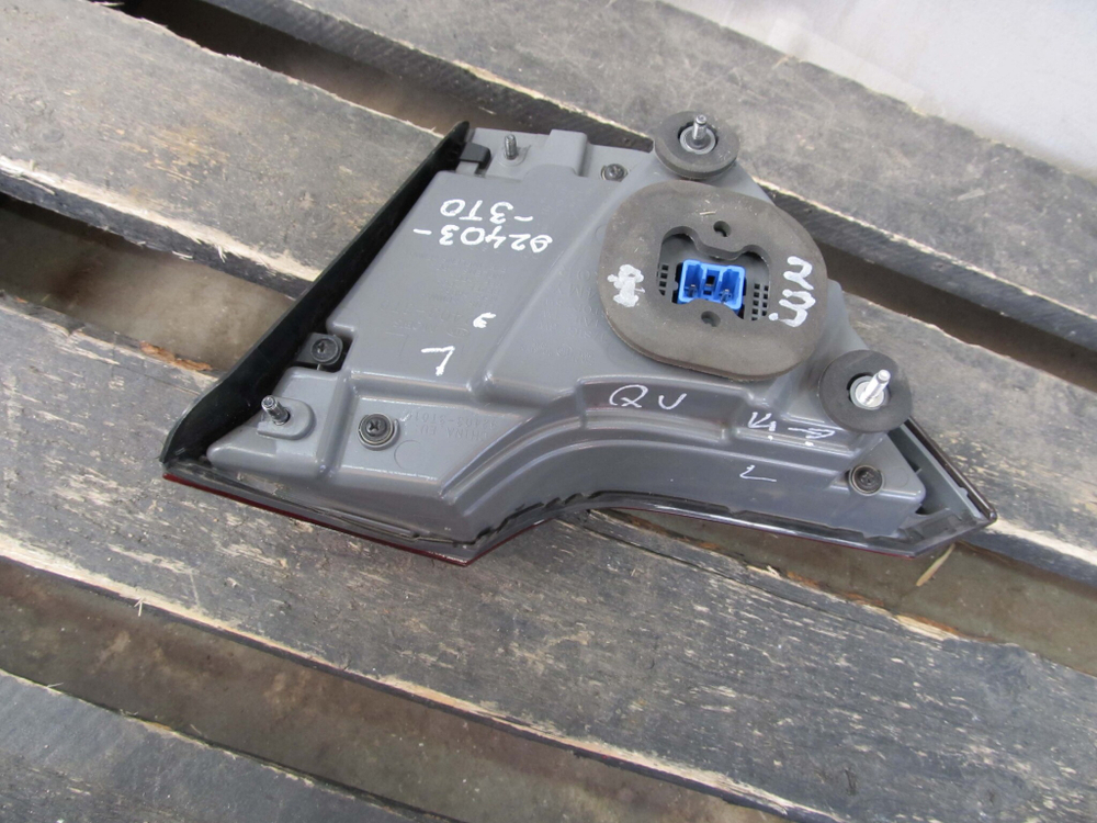 Фонарь задний левый  Kia Quoris (KH) 14-18 Б/У Оригинал 924033T000