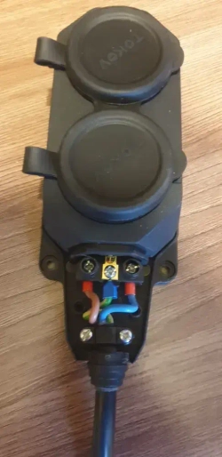 Удлинитель С плоской потайной Вилкой с Кольцом 3 метра 3 влагозащитные розетки IP45 с защитными крышками с заземлением