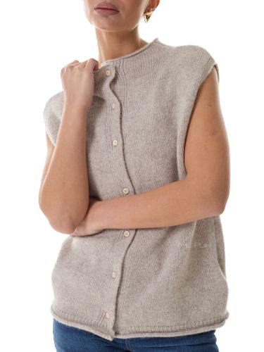 Бежевый шерстяной жилет на пуговицах