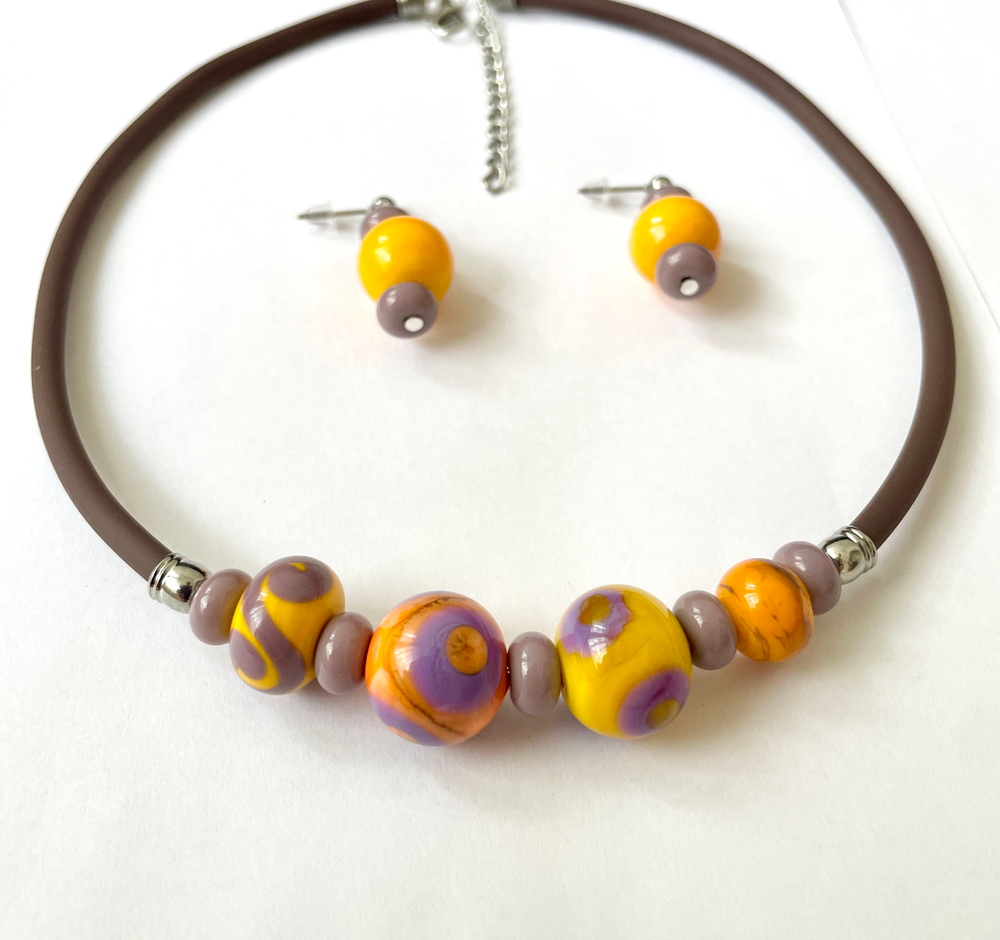 Комплеут украшений из муранского стекла: колье, серьги