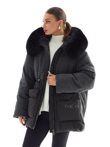 Комбинированный пуховик черного цвета с мехом песца