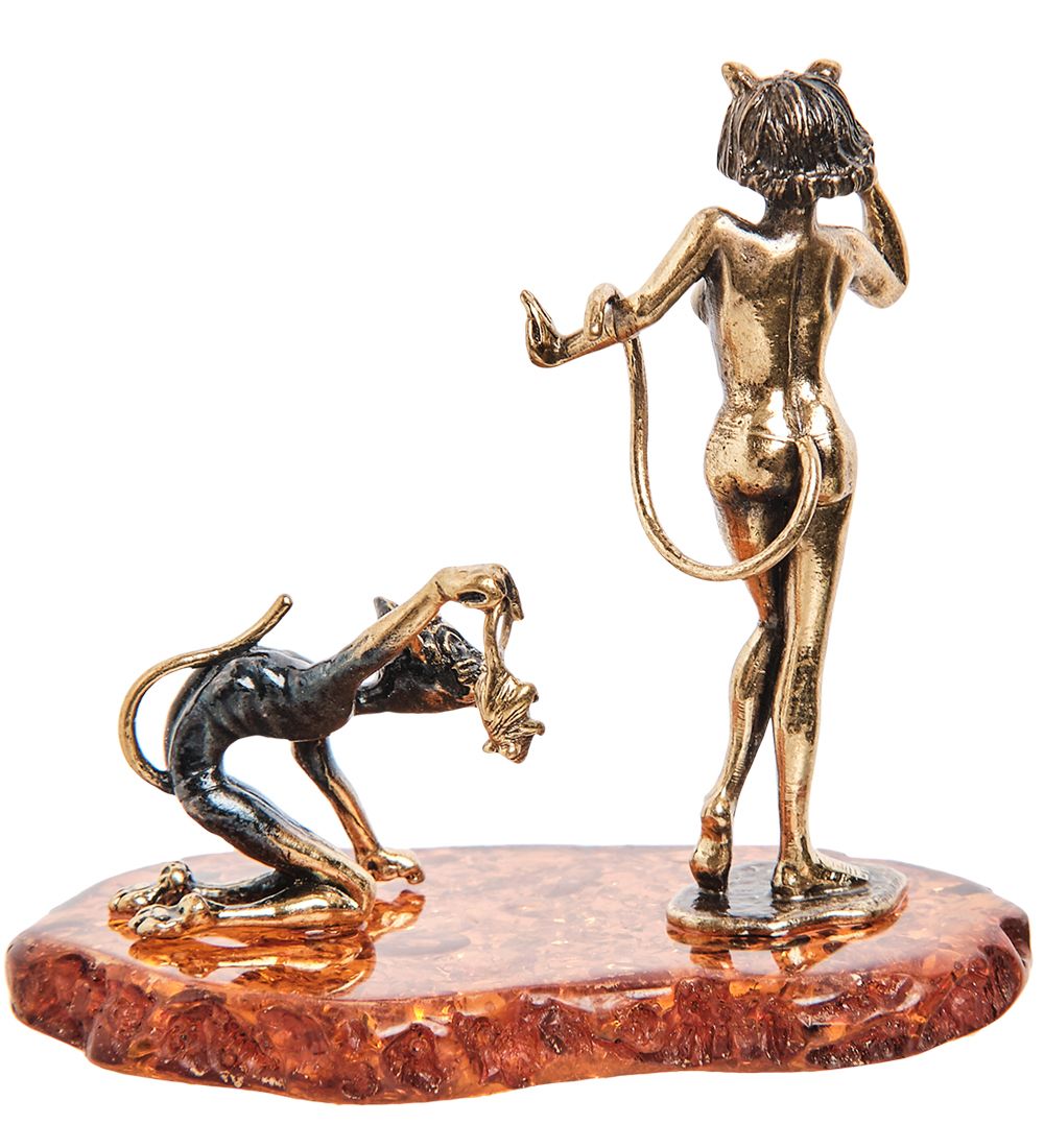 AM- 382 Фигурка «Кошечка с котом» (латунь, янтарь)