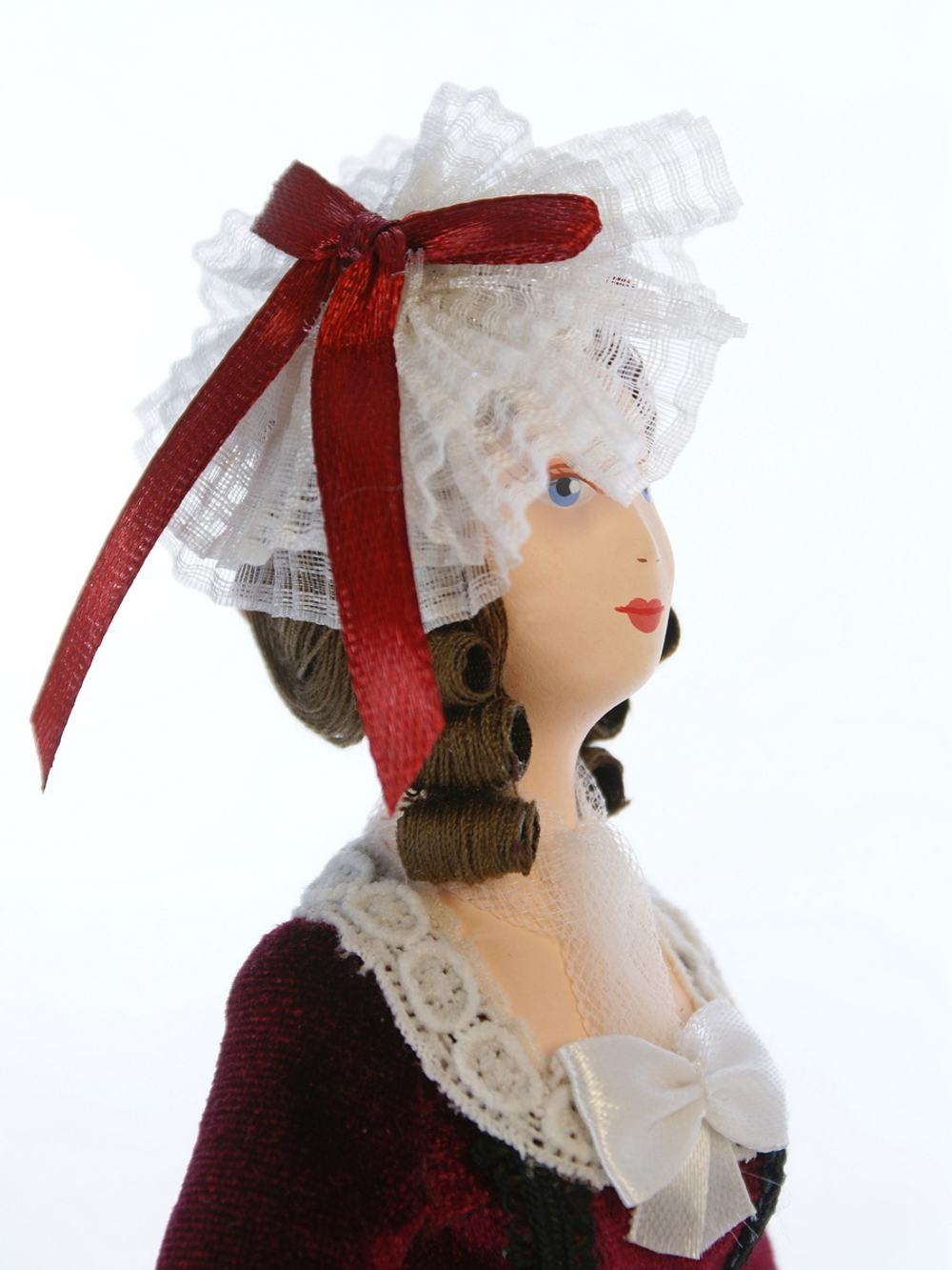 Кукла коллекционная в женском выходном костюме 18 века