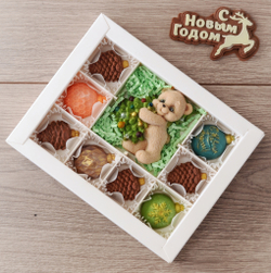 Набор "Мишка с елкой" + 8 конфет