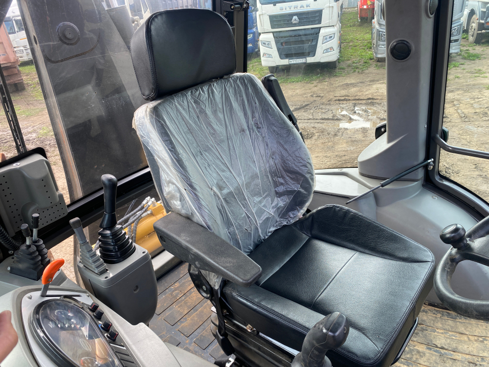 TAVR 695* Экскаватор-погрузчик 695BL (Дизельный, 3,9 л, 102 л.с., АТ)