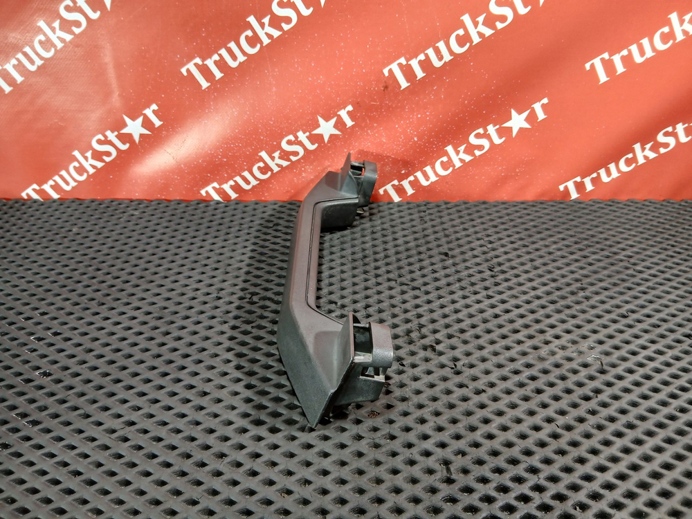 Ручка решетки радиатора правая