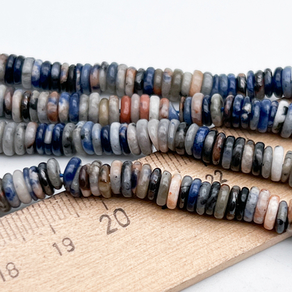 Содалит бусины, рондель, размер около 1,8-2,5*5,5-6 мм, цена за отрезок 19 см (1/2 нити)