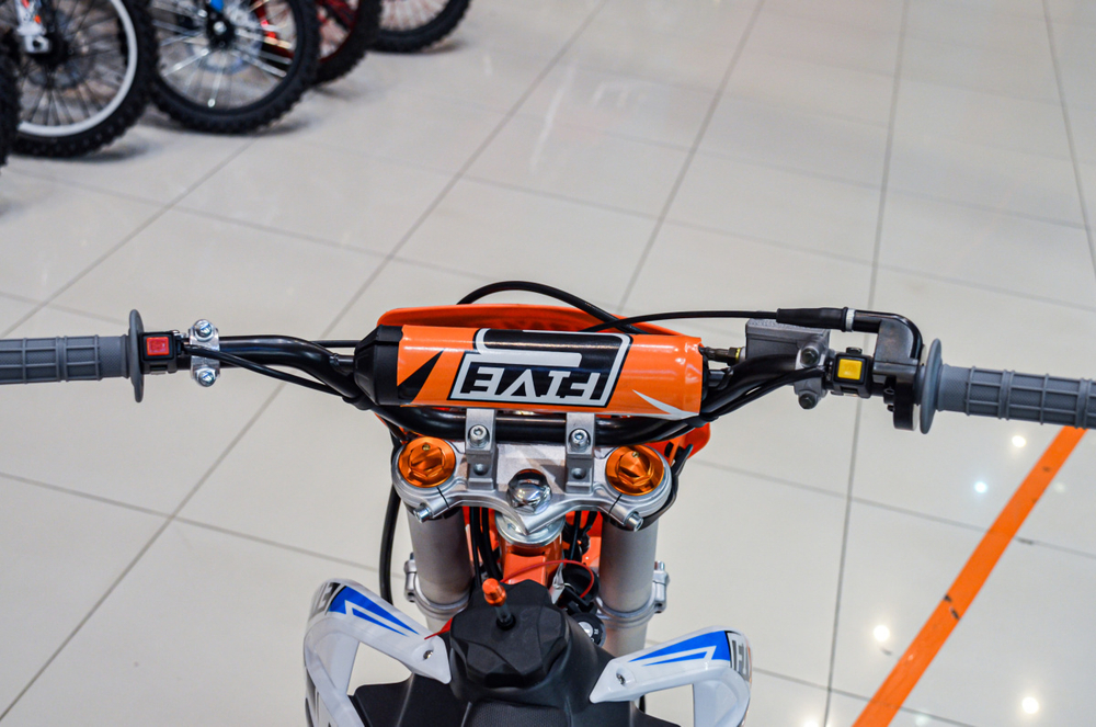 Питбайк Regulmoto FIVE YX125EA (полуавтомат) New 2020 (бело-оранжевый)