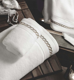 Махровое полотенце Messina белое с коричневым от Casual Avenue Турция