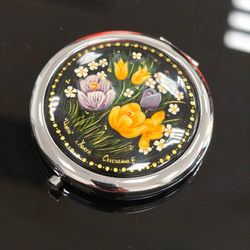 Сувенирное зеркальце с ручной холуйской росписью "Цветы"