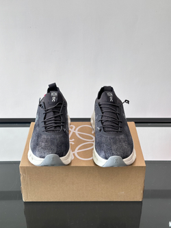 Кроссовки On Running x Loewe Cloudsolo