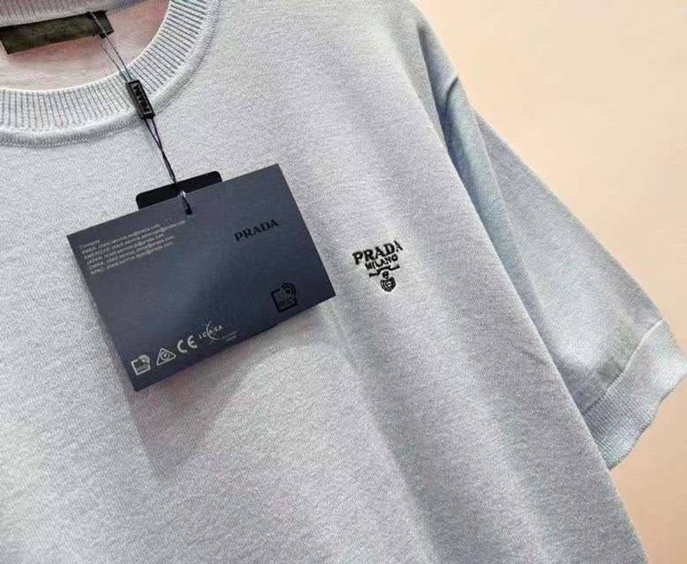 Футболка Prada