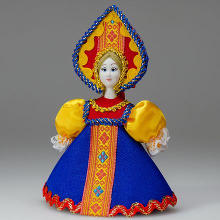 Малая подвесная кукла в прямом кокошнике