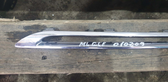 Молдинг решетки радиатора Mercedes GLE (W166) 15-18 Б/У Оригинал A1668881585