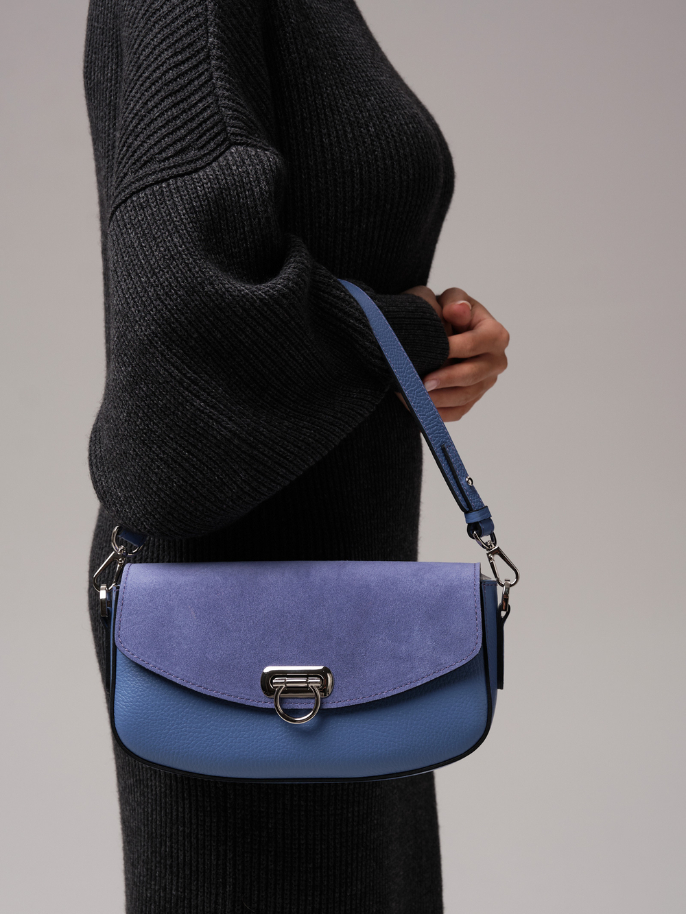 Сумка замшевая на плечо багет сиреневый закат