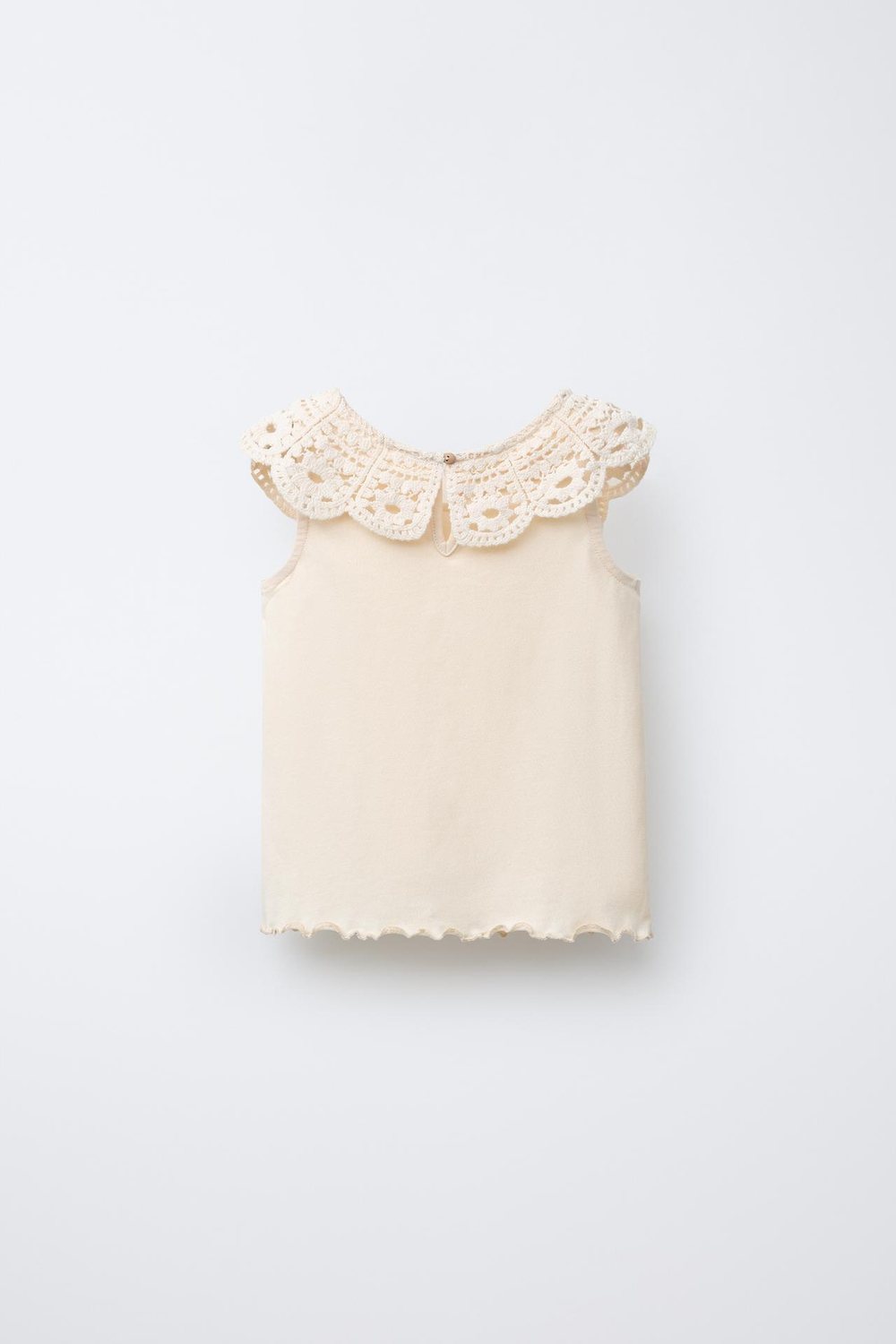 ZARA ФУТБОЛКА С ВЯЗАНЫМ КРЮЧКОМ ВОРОТНИКОМ, ЭКРЮ