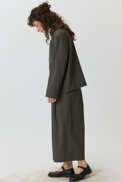 Жакет с тремя карманами серо-зеленого цвета