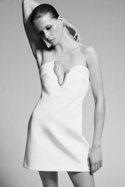 ZARA КОРОТКОЕ ПЛАТЬЕ С УКРАШЕНИЕМ, БЕЛЫЙ